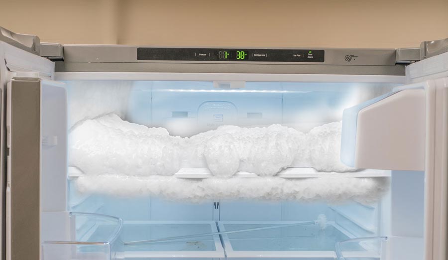 یخچال فریزر معمولی با برفک در قسمت فریزر