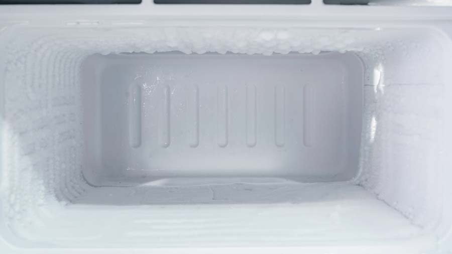 چگونه برفک یخچال را آب کنیم 